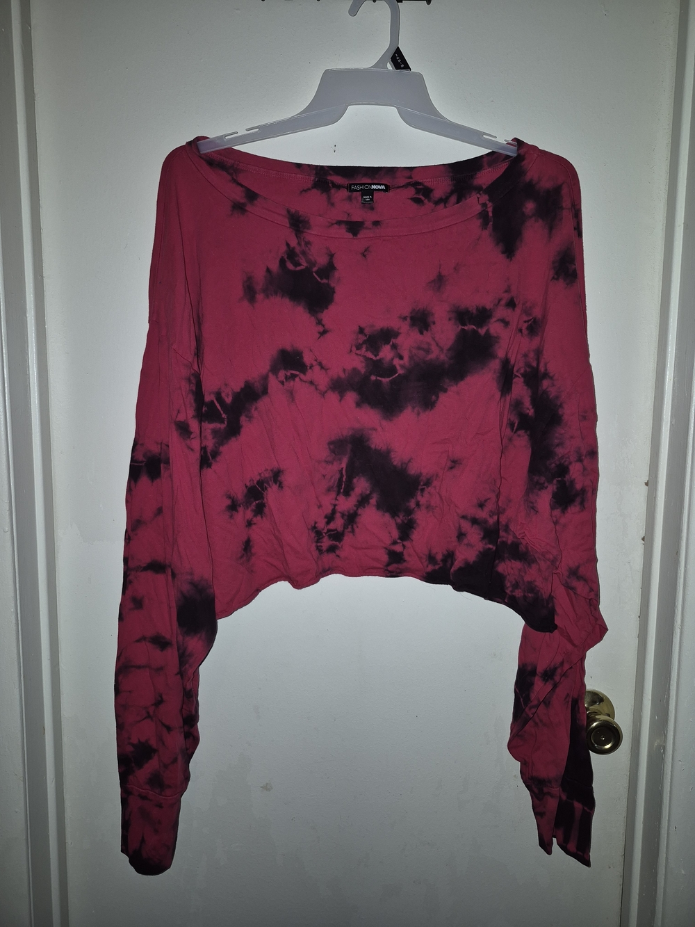 Fashion Nova Red & Black Tie-Dye Cropped Long Sleeve Top